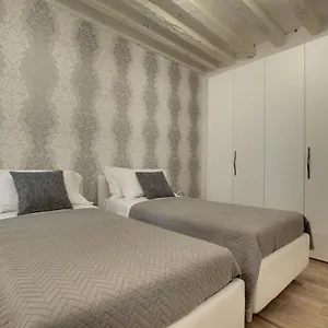 https://castello-ca-del-portego.hotelinveneto.com